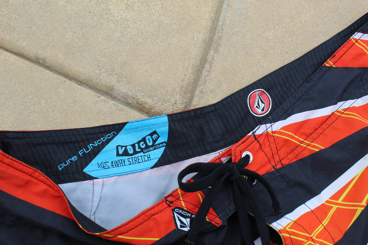 Y2K Rare Volcom Spinning Baggy Boardshorts