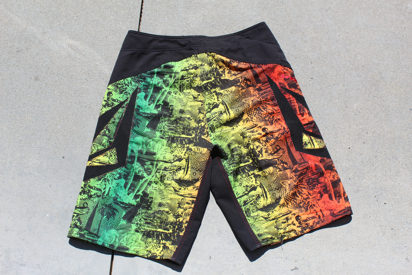 Y2K Rare Volcom Bruce Iron Signature Boardshorts