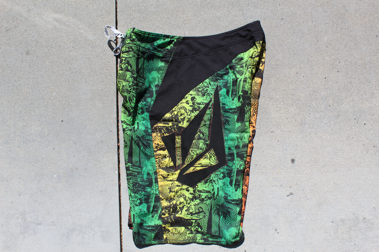 Y2K Rare Volcom Bruce Iron Signature Boardshorts