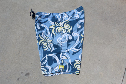 90s Quiksilver Floral Baggy Boardshorts (W35") - Revival Surfwear